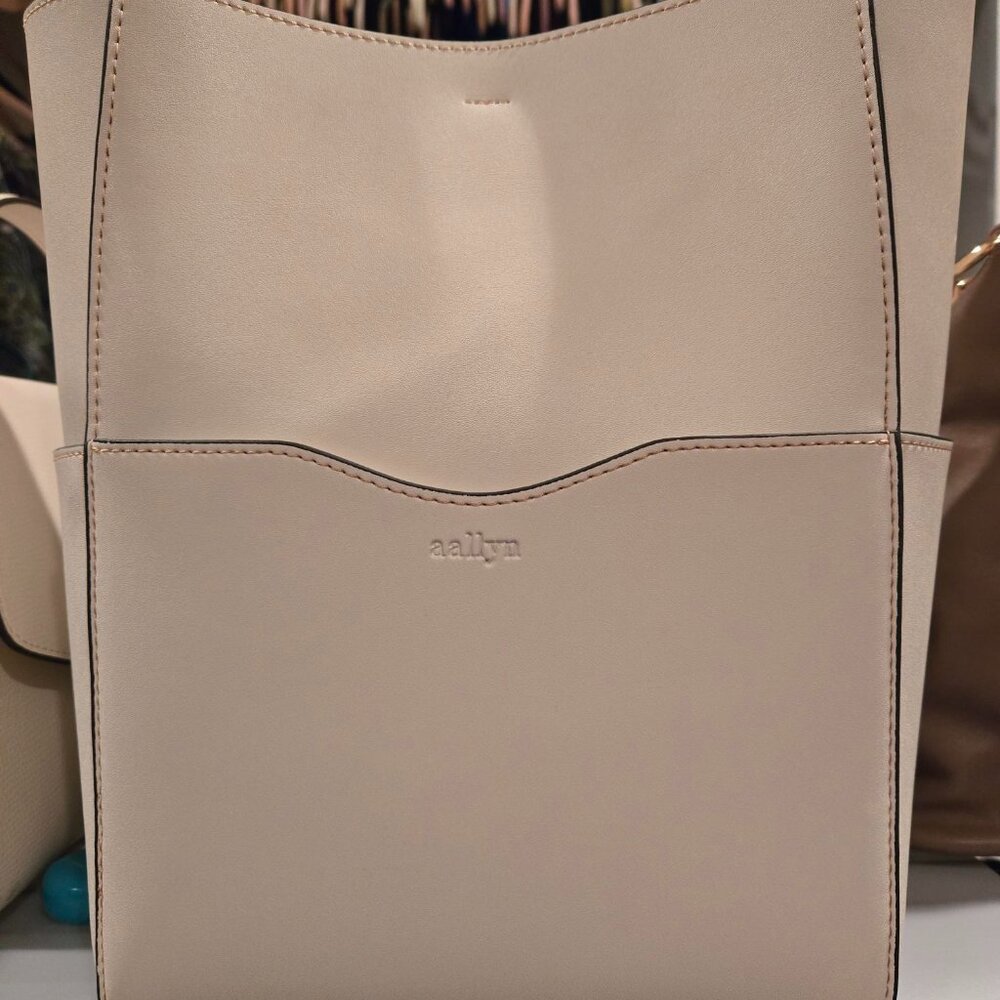 Aallyn Cream Jordan Bucket Bag